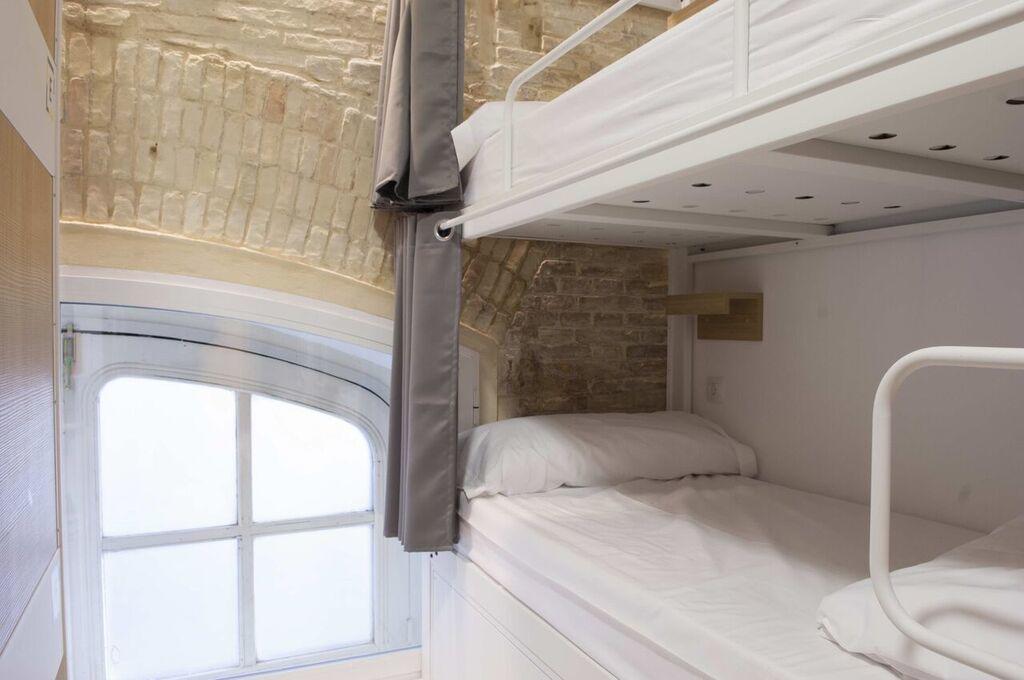 Up Hostel Valence Extérieur photo