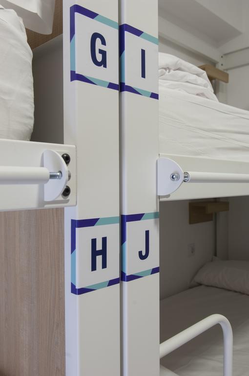 Up Hostel Valence Extérieur photo