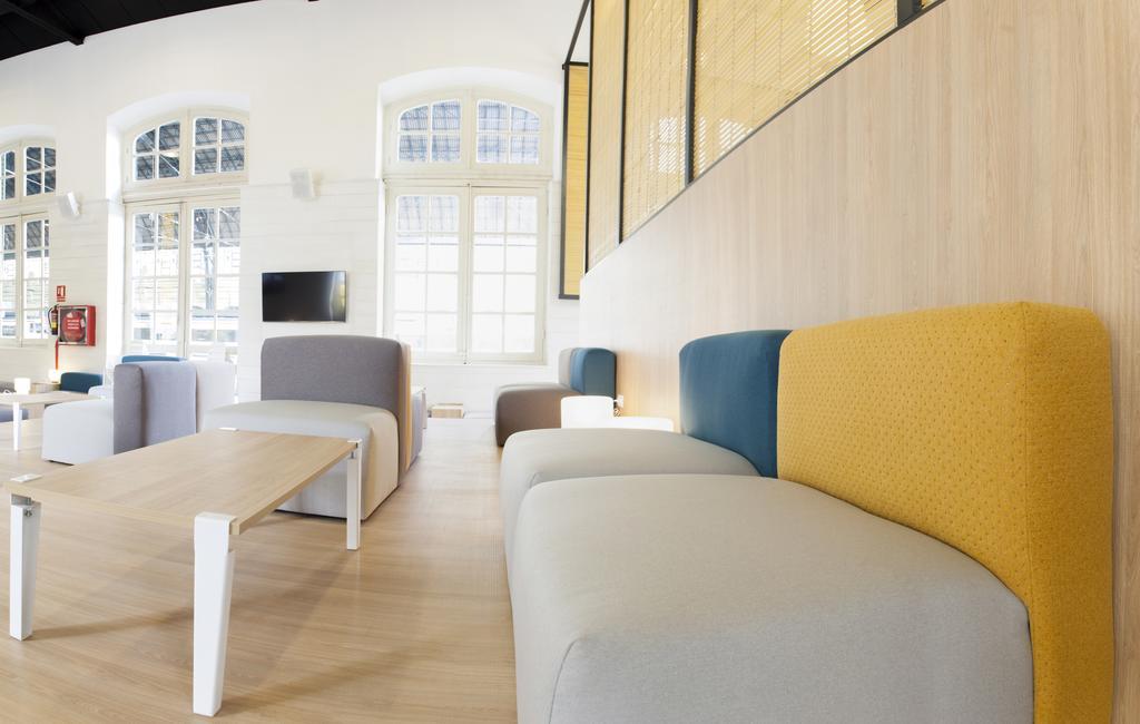 Up Hostel Valence Extérieur photo