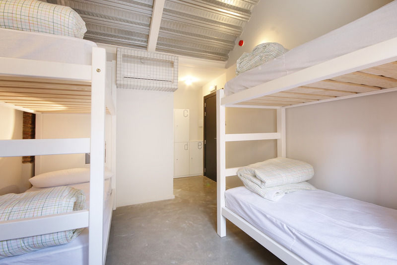 Up Hostel Valence Extérieur photo