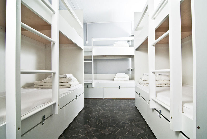 Up Hostel Valence Extérieur photo