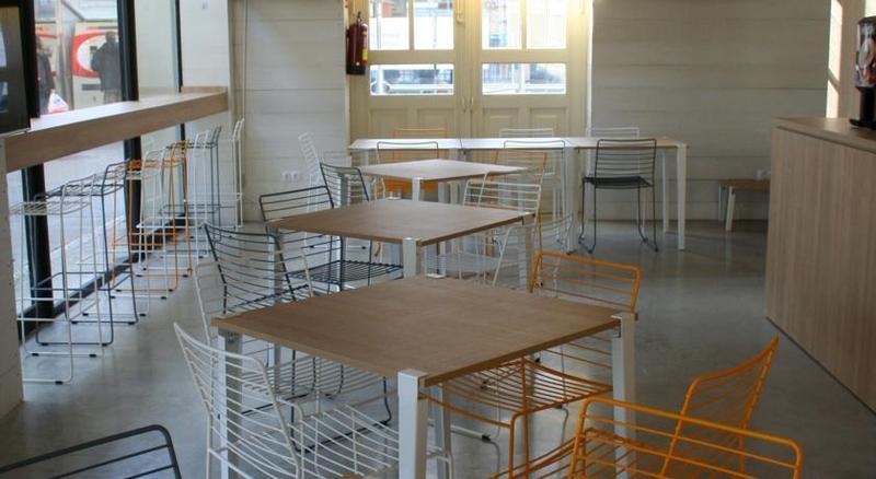 Up Hostel Valence Extérieur photo