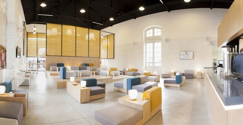 Up Hostel Valence Extérieur photo