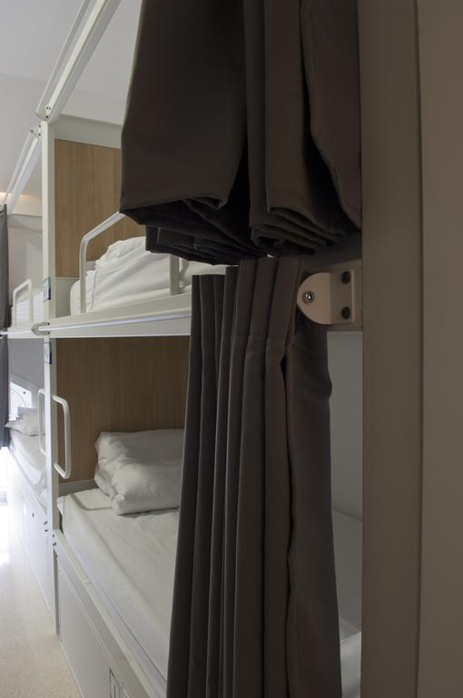Up Hostel Valence Extérieur photo